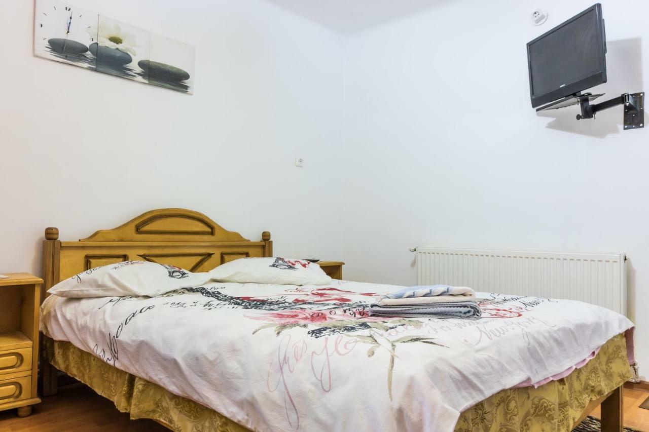 Casa De Vacanta Marya Baia de Fier Bagian luar foto