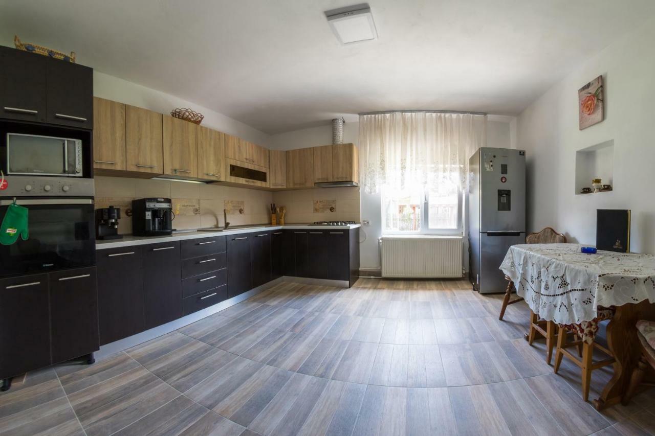 Casa De Vacanta Marya Baia de Fier Bagian luar foto