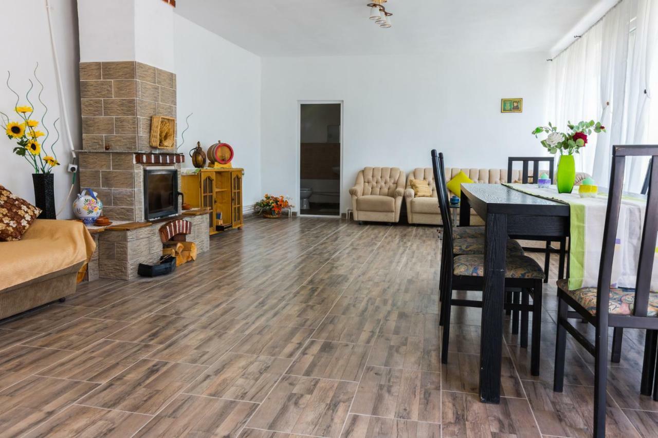 Casa De Vacanta Marya Baia de Fier Bagian luar foto