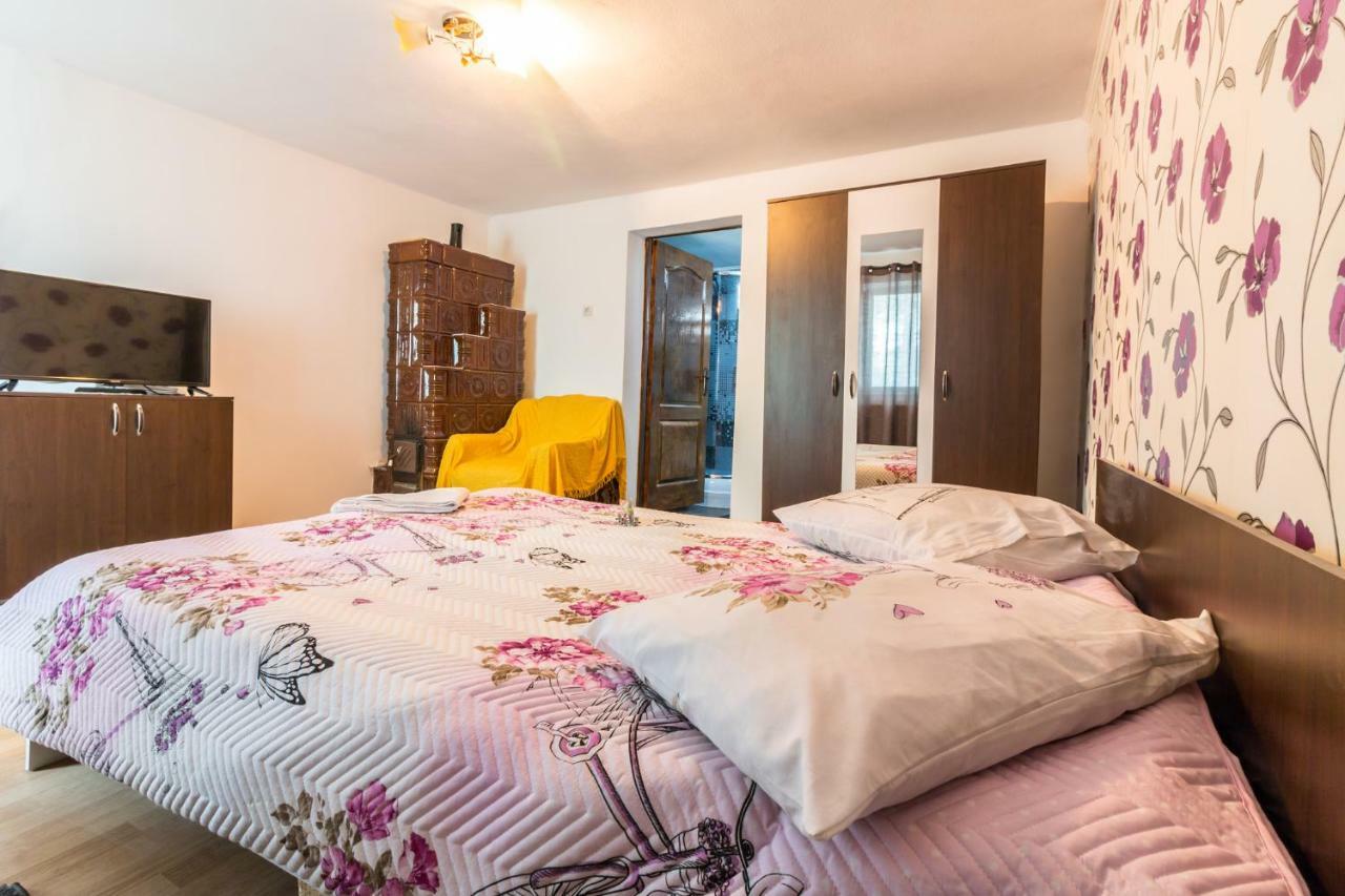 Casa De Vacanta Marya Baia de Fier Bagian luar foto