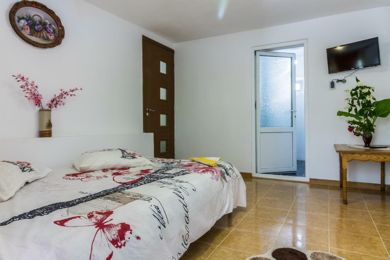 Casa De Vacanta Marya Baia de Fier Bagian luar foto
