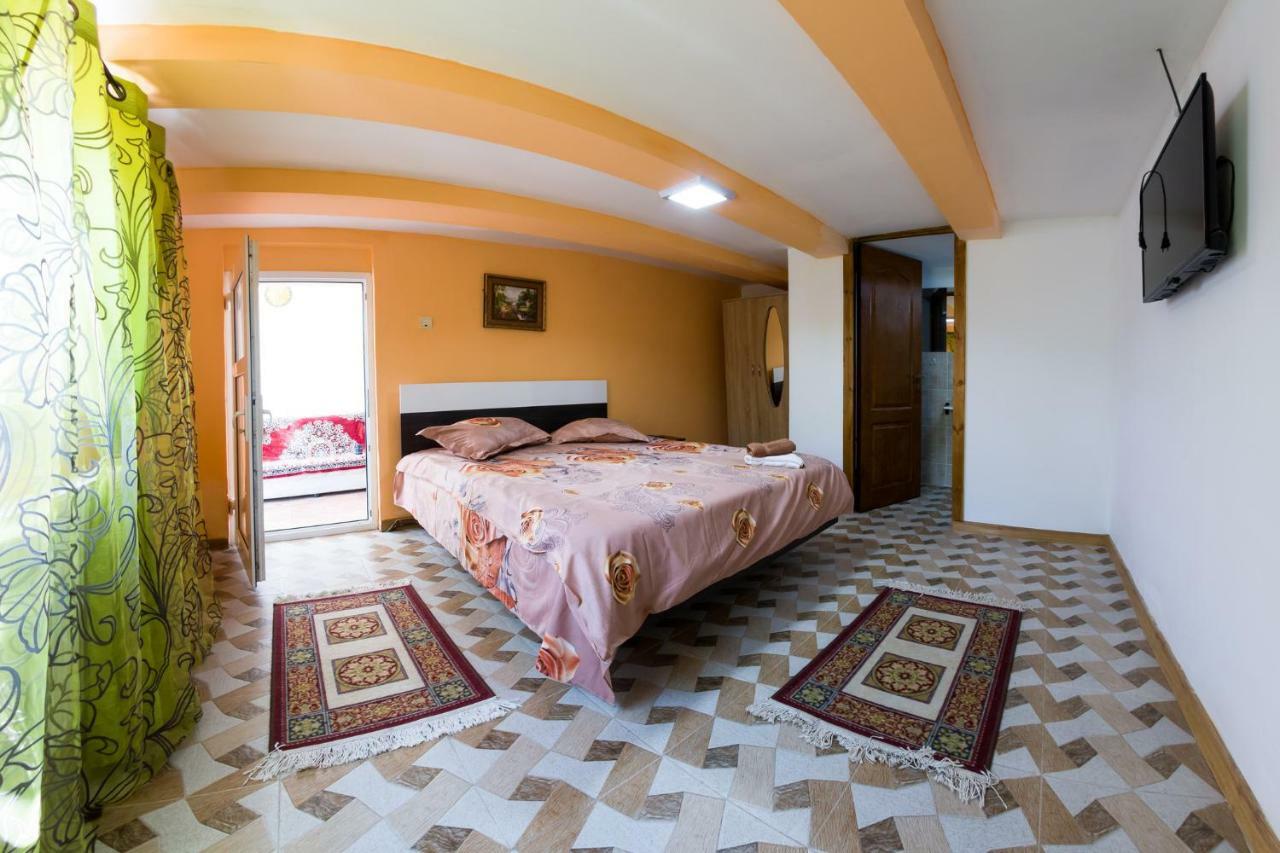 Casa De Vacanta Marya Baia de Fier Bagian luar foto