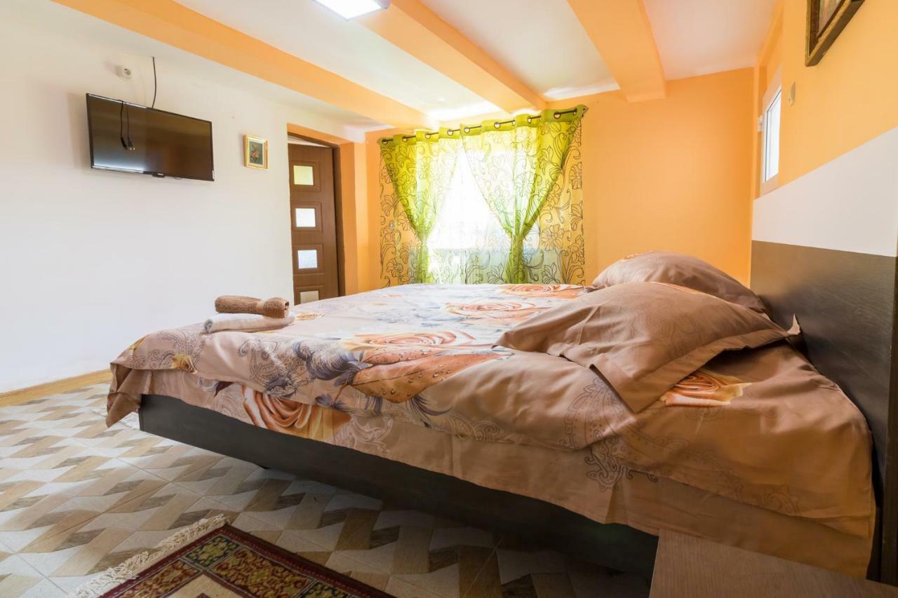 Casa De Vacanta Marya Baia de Fier Bagian luar foto