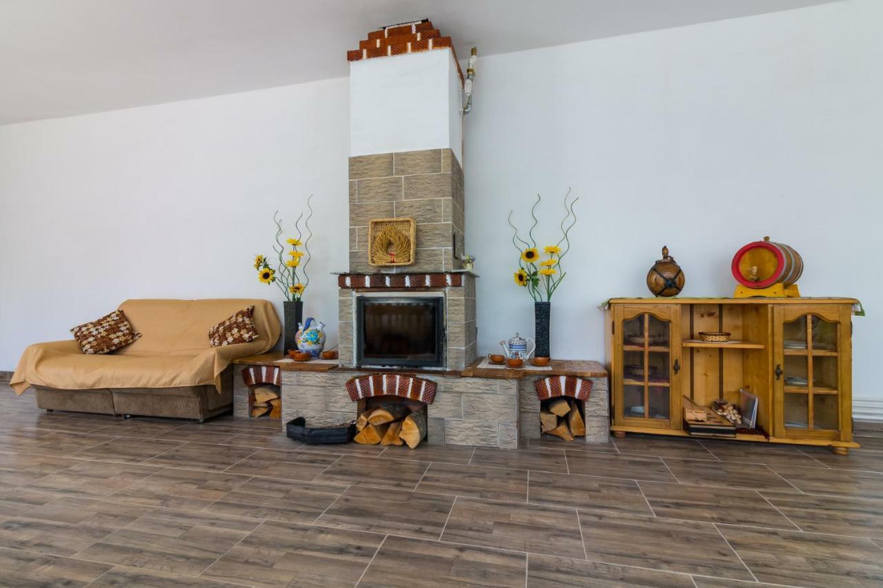 Casa De Vacanta Marya Baia de Fier Bagian luar foto