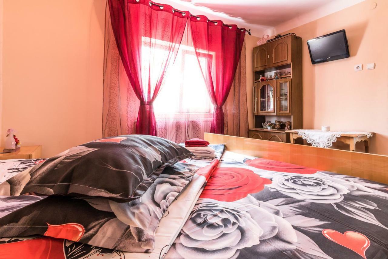 Casa De Vacanta Marya Baia de Fier Bagian luar foto